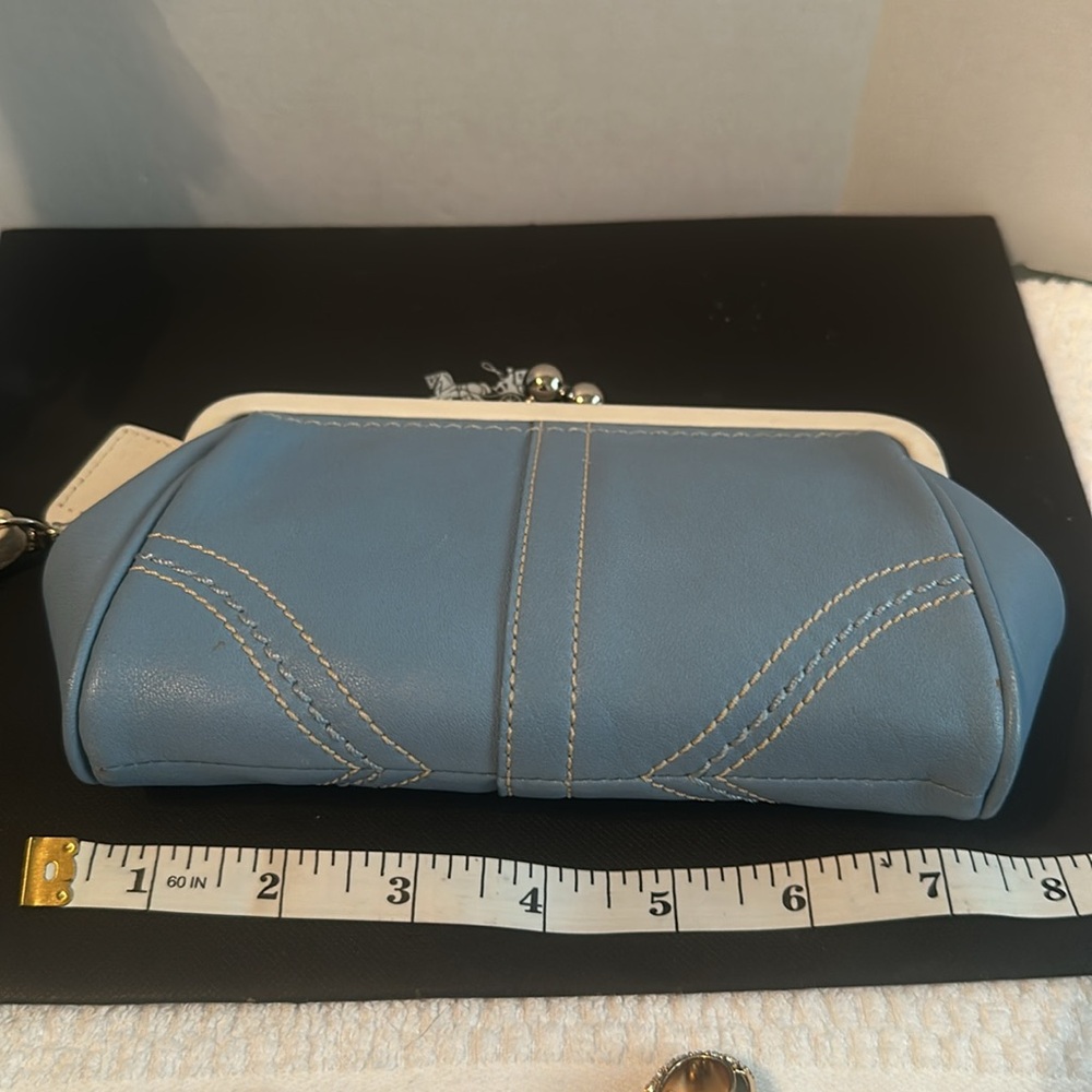 Coach Blue and White kiss lock Women's wristlet - Picture 5 of 15